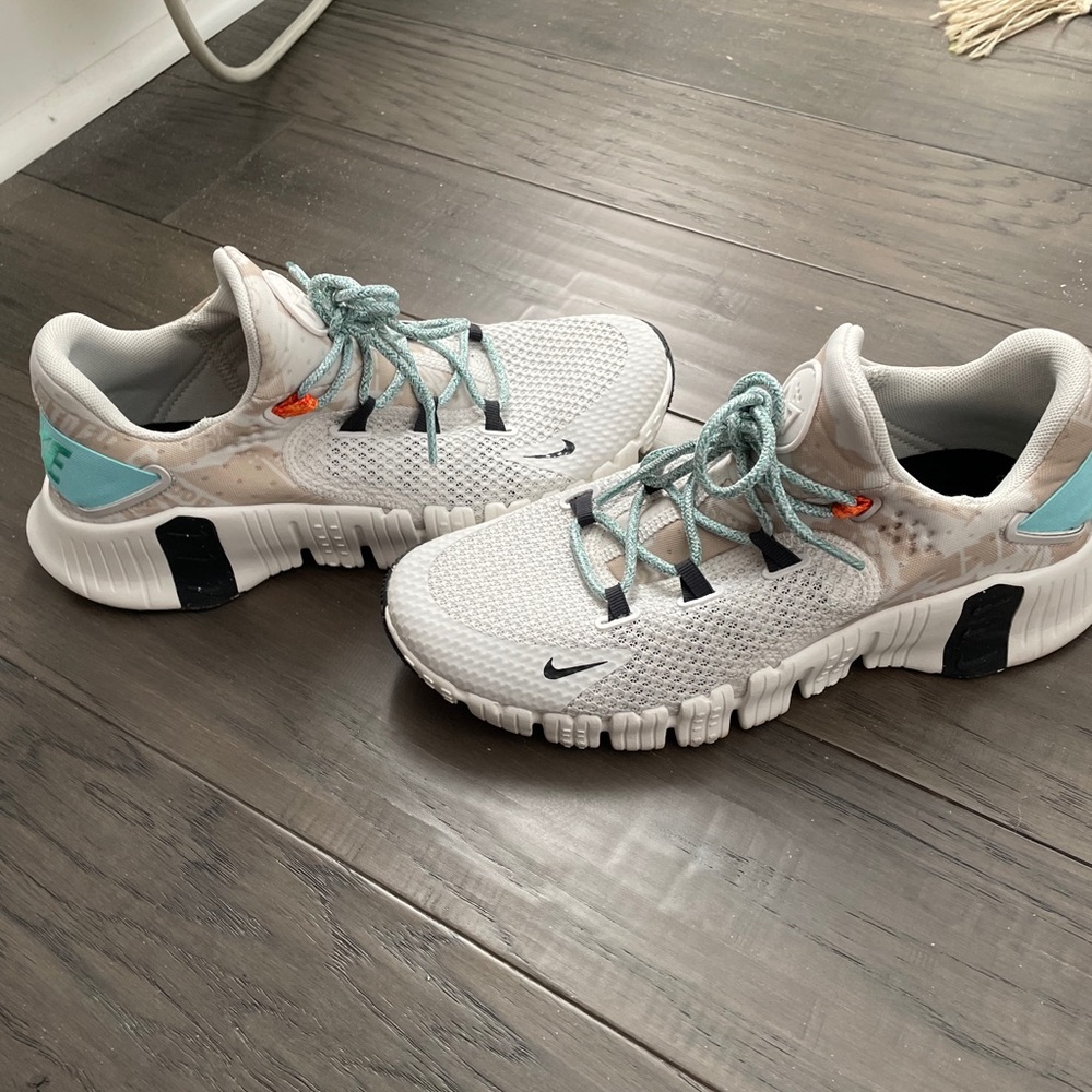 Women’s Nike free metcon 4